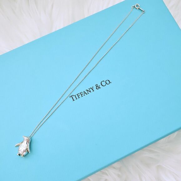 🎊SOLD🎊RARE Vtg 1993 Tiffany & Co Penguin Wildlife Conservation Silver Necklace - Picture 2 of 8